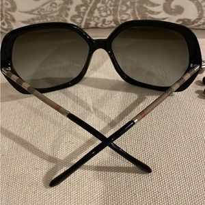 Burberry sunglasses used great conditions